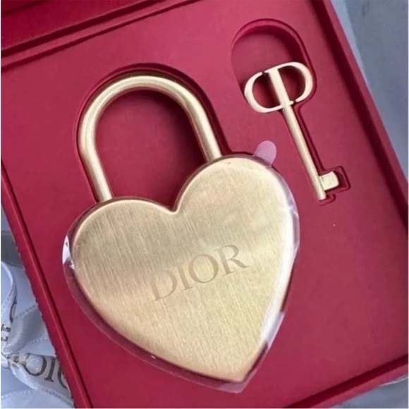 Dior Beauty Heart Limited Edition Gold tone Padlock Cadena & Key - New in Box - Picture 7 of 8
